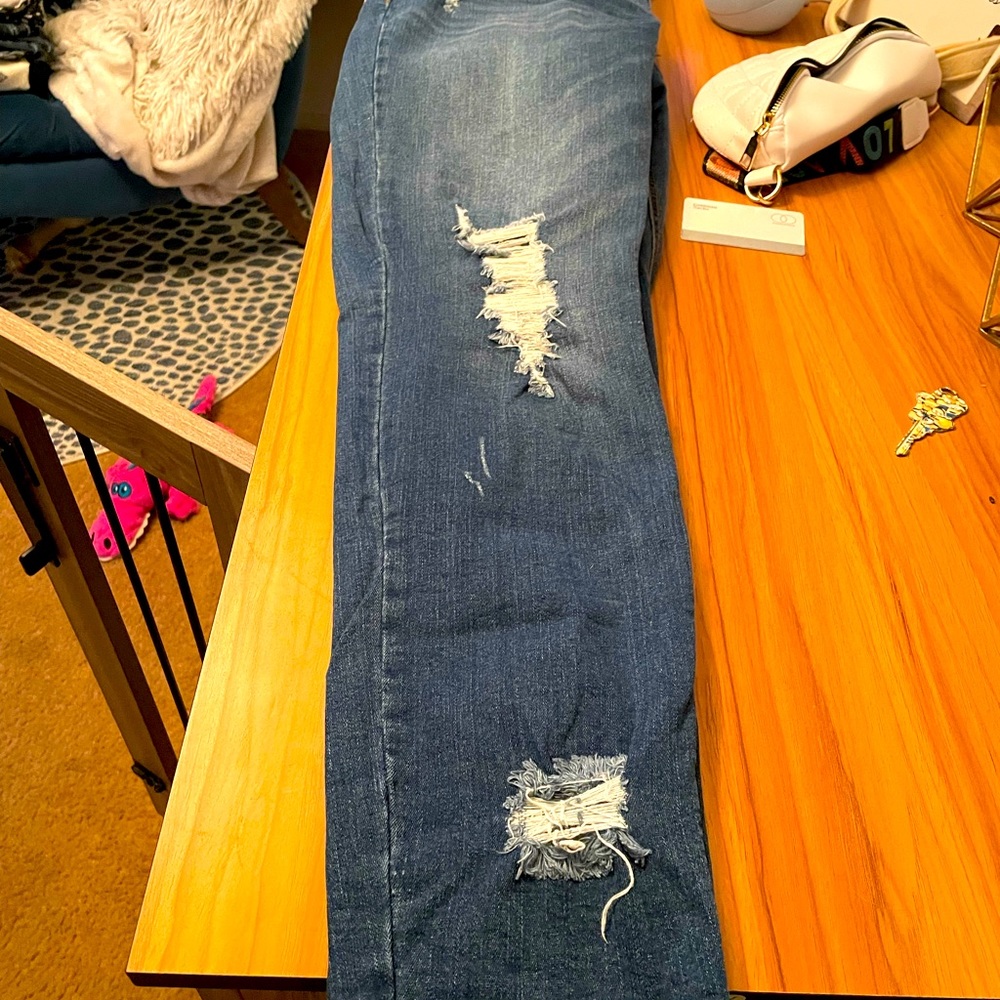 Distressed skinny jeans 12